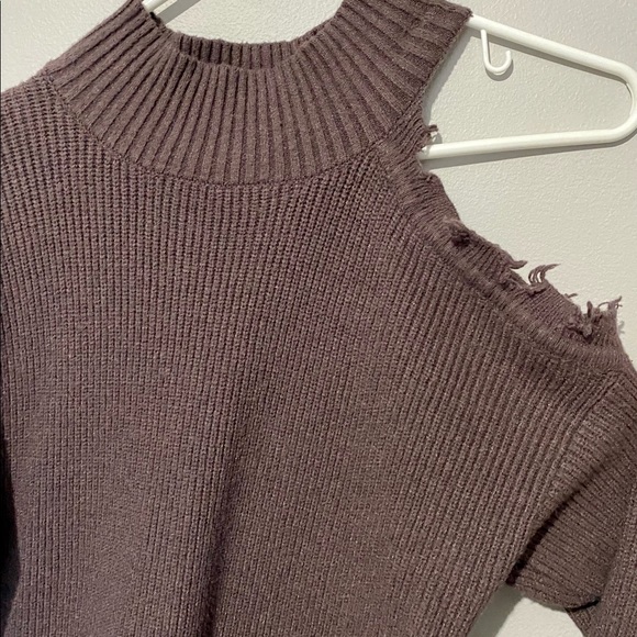 ✨Host Pick✨Maurices Ripped Shoulder Sweater - Picture 3 of 4
